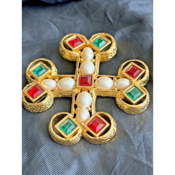 Joan Rivers Maltese cross Brooch Pin Gold Tone Faux Pearls Green Red Rhinestones - Picture 10 of 10